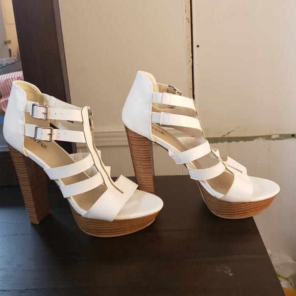 Shoes - Picture 2 of 3